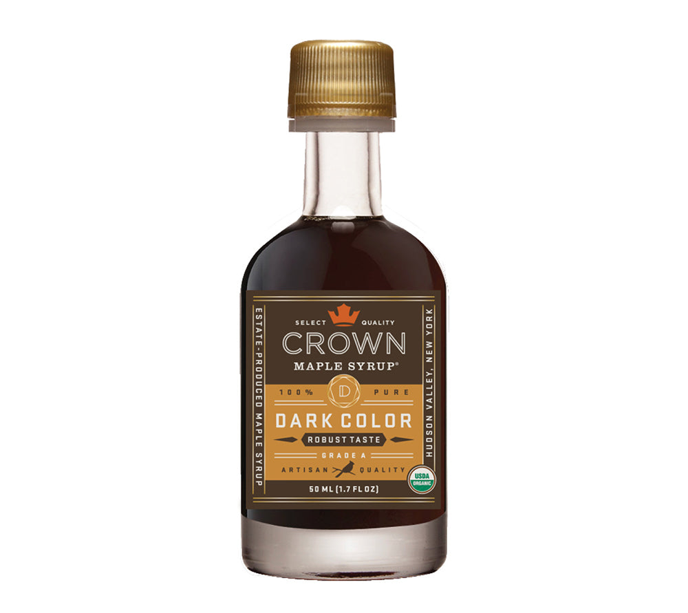 Dark Color Ahornsirup von Crown Maple kaufen | Cremig-dunkler Ahornsirup mit Noten von Graham Cracker, Toffee und Pekannuss | Praktische Portionen | Jetzt probieren!