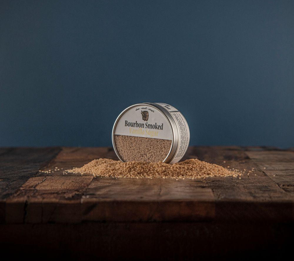 Bourbon Smoked Vanilla Sugar von Bourbon Barrel Foods – edler, rauchig-süßer Vanillezucker aus Kentucky. Jetzt bei Ryan’s Specialties B2B online kaufen!