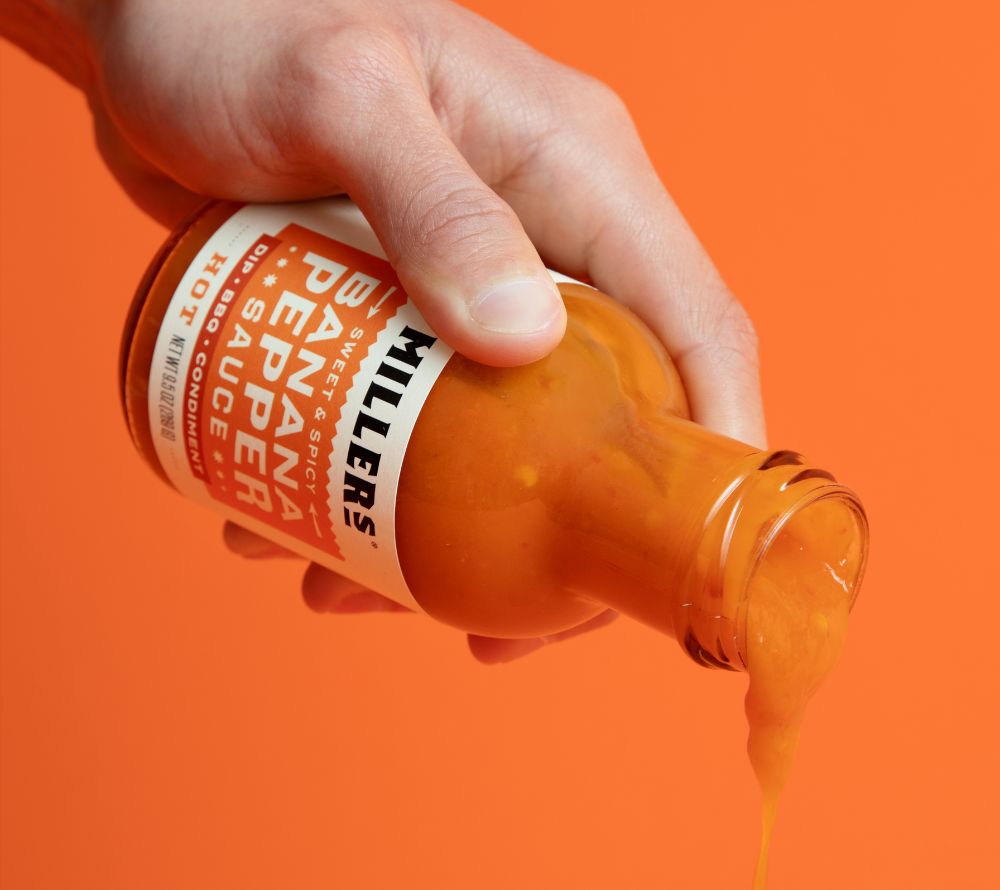 Banana Pepper Hot Sauce von Miller’s kaufen – original US-Sauce mit süß-scharfem Geschmack & Scovie™-Auszeichnung. Ideal für Burger, BBQ, Käse & Geschenke.