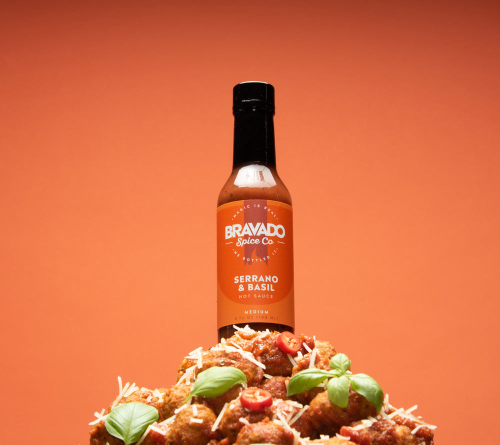 Serrano & Basil Hot Sauce von Bravado Spice Co kaufen | mild, aromatisch, vielseitig | Ideal als Pizza-Würze, Pasta-Soße, Tacos