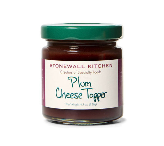Plum Cheese Topper von Stonewall Kitchen kaufen | Aufstrich mit Pflaumen, Gewürzen & Balsamico | Ideal für Brie, Ziegenkäse oder herzhafte Snacks | Jetzt bestellen!