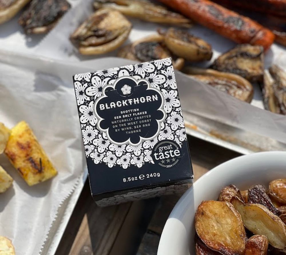Blackthorn Sea Salt 1,4kg Box kaufen | Handgeschöpftes Meersalz aus Schottland | Intensiver Geschmack mit Meeresnote | Europaweiter Versand | Jetzt entdecken!