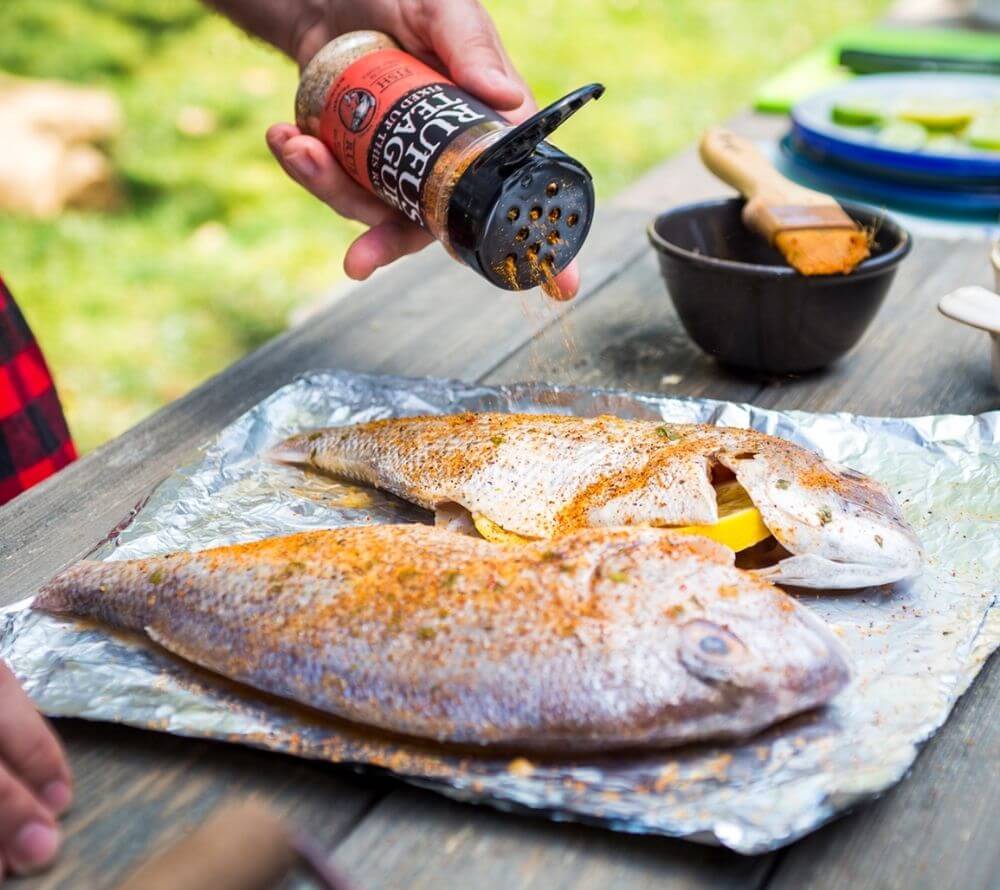 Fish Rub 6.8 oz. von Rufus Teague kaufen | Frisch und würzig mit einer leicht salzigen Note | Ideal zu Fisch, Garnelen, Muscheln und Meeresfrüchte