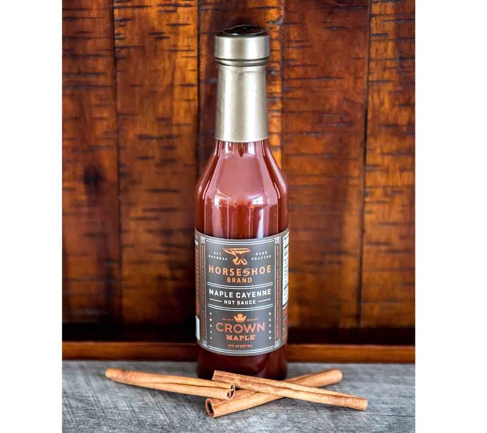 Maple Cayenne Hot Sauce von Horseshoe Brand kaufen | süßliche Schärfe | Perfekt für Hühnchen, Schweinefleisch und Gemüse