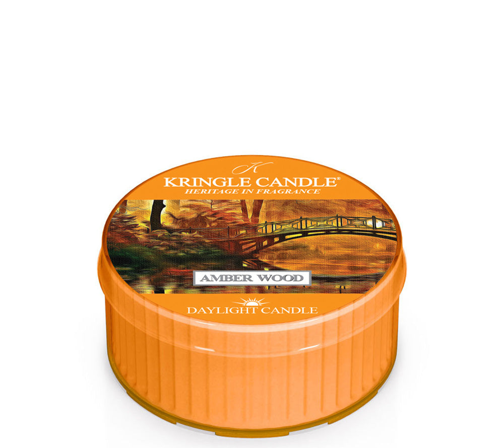 Kringle Daylight Amber Wood von Kringle Candle kaufen | Duft: Zimtig, würzig, Vanille, holzig | Brenndauer: 12 Stunden