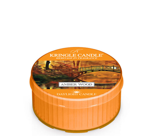 Kringle Daylight Amber Wood von Kringle Candle kaufen | Duft: Zimtig, würzig, Vanille, holzig | Brenndauer: 12 Stunden