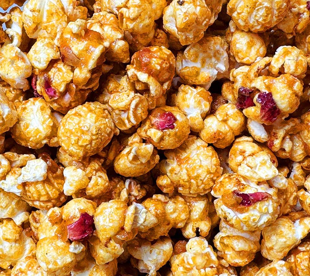 Popcorn Love Story von Everly Grace kaufen | unwiderstehliche Mischung aus Mandeln, Vanille und feinen Rosenblättern | für Gourmet-Sortimente