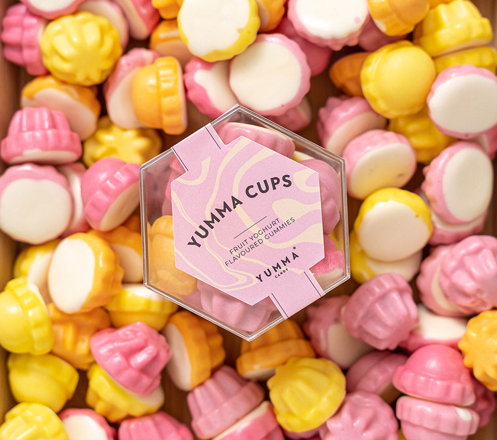 Yumma Cups Hexagon Box von Yumma Candy kaufen | cremig, fruchtig, vielfältig | Ideal als Nascherei, Snack, Geschenk | EU-weiter Versand