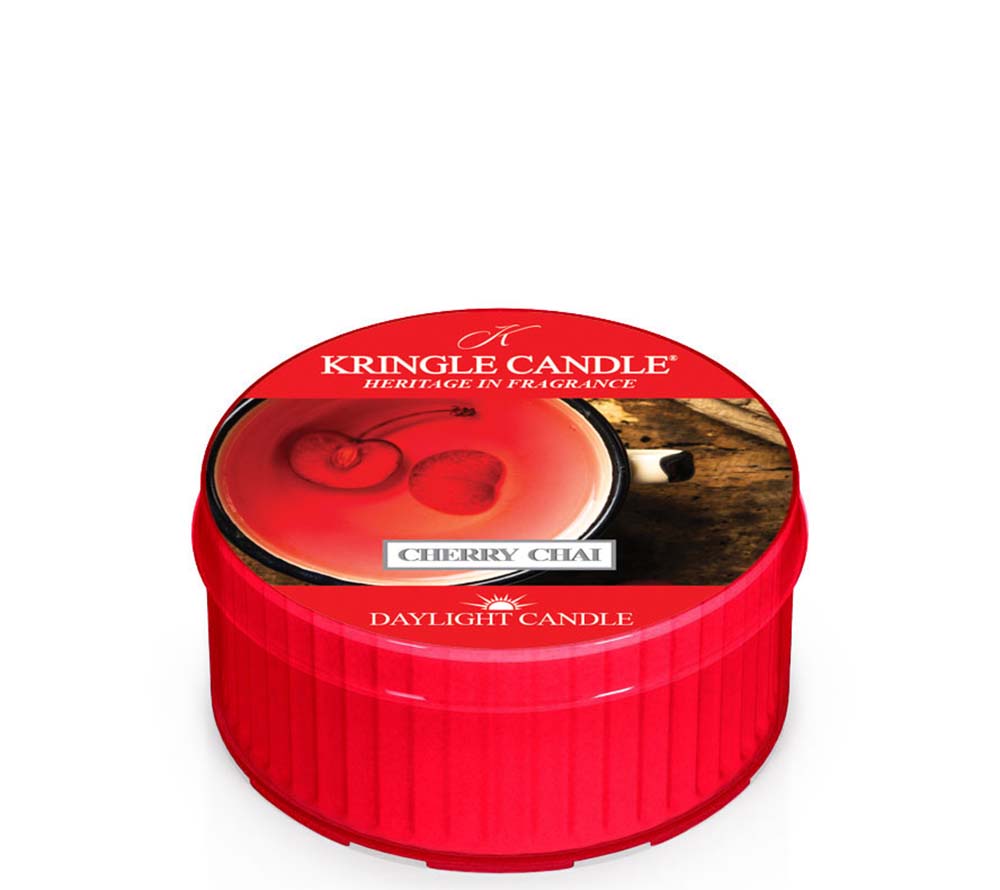 Kringle Daylight Cherry Chai von Kringle Candle kaufen | Duft: Saftige Kirschen, Chai-Gewürze, süß | Brenndauer: 12 Stunden