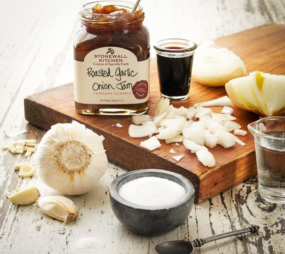 Roasted Garlic Onion Jam von Stonewall Kitchen kaufen | Süßer Knoblauch und Zwiebeln, leichte Säure | Ideal für Burger, Fleisch und Käse