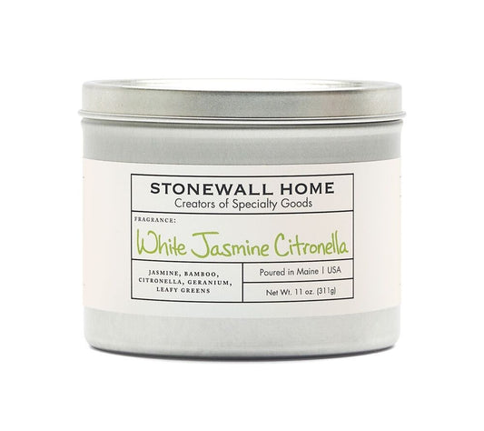 Stonewall Outdoor Candle White Jasmine Citronella von Stonewall Kitchen kaufen | Duft: Berauschend, blumig, holzig | Brenndauer: 45 Stunden