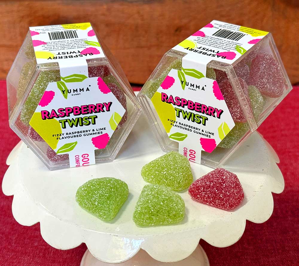 Raspberry Twist Hexagon Box von Yumma Candy kaufen | hochwertige, vegane Zutaten | Premium-Verpackung - Blickfang in Ihrem Regal