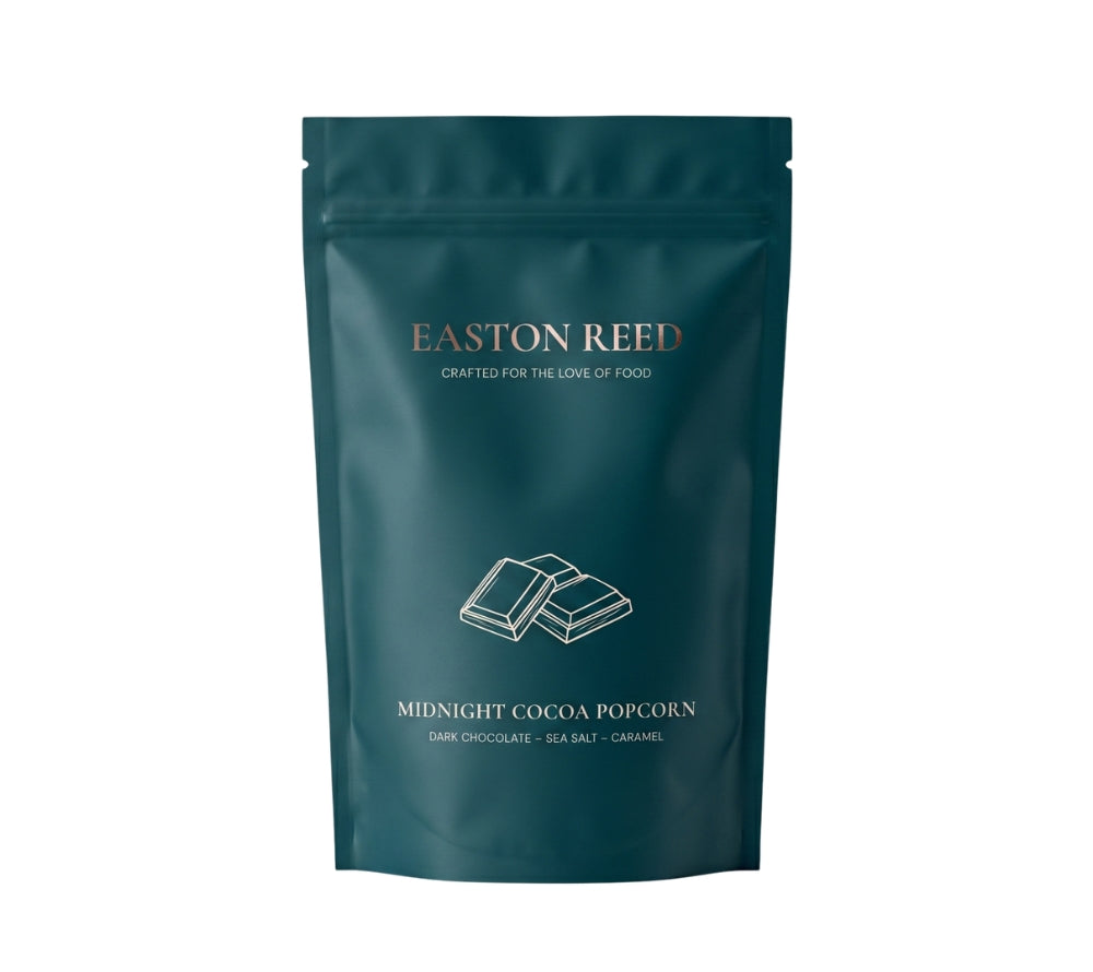 Midnight Cocoa Gourmet-Popcorn von Easton Reed: Schokolade, Karamell und Meersalz vereinen sich zu einem edlen Premium-Snack für besondere Genussmomente.