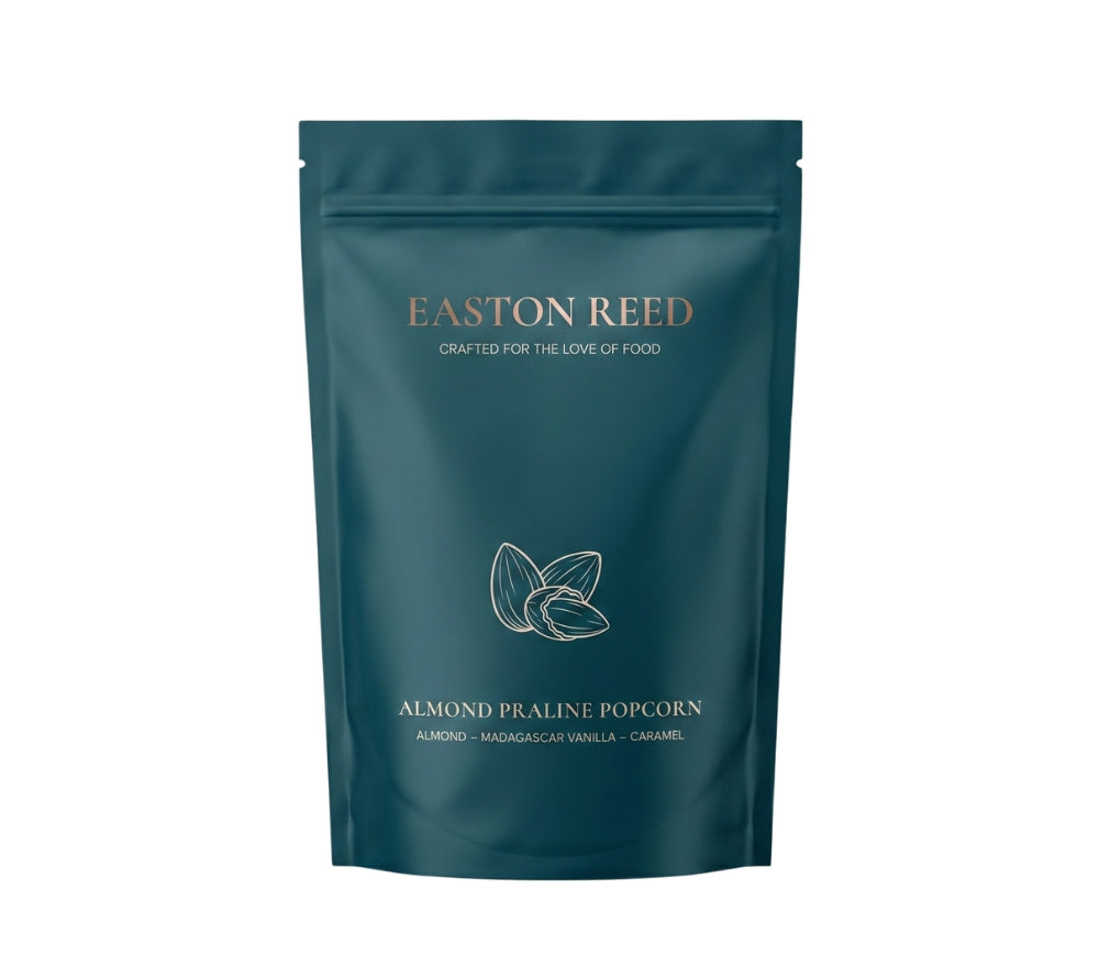 Almond Praline Gourmet-Popcorn von Easton Reed: Karamell, Mandel und Madagascar Vanille vereinen sich zu einem edlen Premium-Snack mit Pralinencharakter.