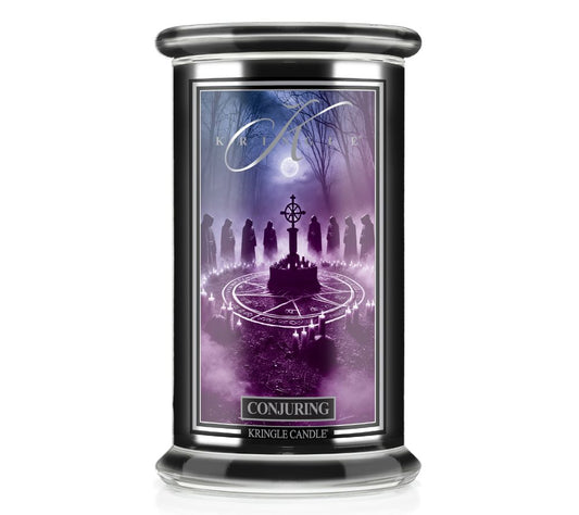 Halloween Duftkerze | Zedernholz & rauchigen Hölzern | Violette Kräuternoten & florale Veilchen-Akzente | Amber, Anis & Wermut | Europaweiter Versand | Jetzt bestellen!