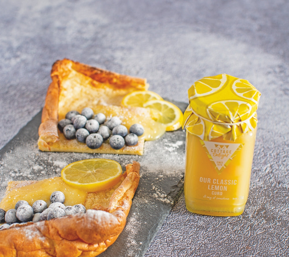 Classic Lemon Curd von Cottage Delight – traditionell britisch, cremig & zitronig. Ideal für Frühstück, Scones, Desserts & Feinkost-Sortimente.