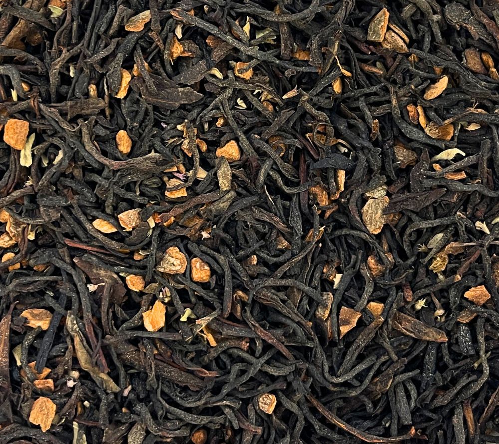 Everly Grace Cozy Winter Moments Tea – Bio-Schwarztee mit Zimt, Rosmarin & Rosenblüten. Perfekt für winterliche Genussmomente & gemütliche Stunden.