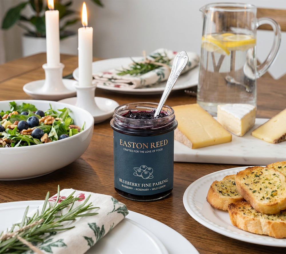 Blaubeer-Chutney mit Rosmarin und Zitrone im 230 g-Glas. Fruchtig-herb und perfekt zu Käse, Hähnchen, Crostini und kreativen Rezeptideen. Jetzt entdecken!