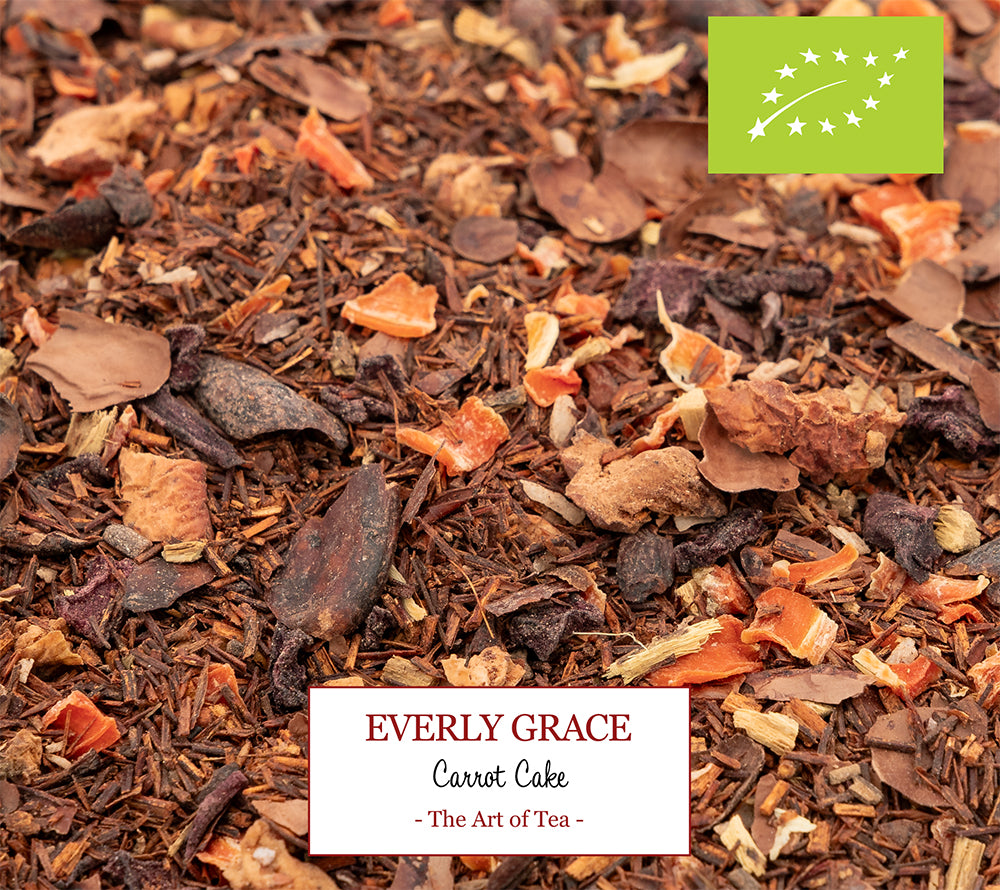 Everly Grace Carrot Cake Tea – lose Bio-Tee-Komposition aus Rooibos, Karotte, Apfel, Kakaoschalen & Gewürzen für weiche, warme Genussmomente.