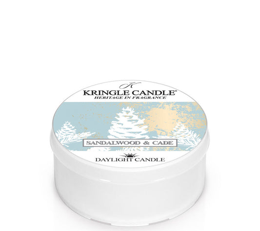 Kringle Daylight Sandalwood & Cade von Kringle Candle kaufen | Duft: Frisch, Maskulin, Zimt, Eukalyptus | Brenndauer: 12 Stunden