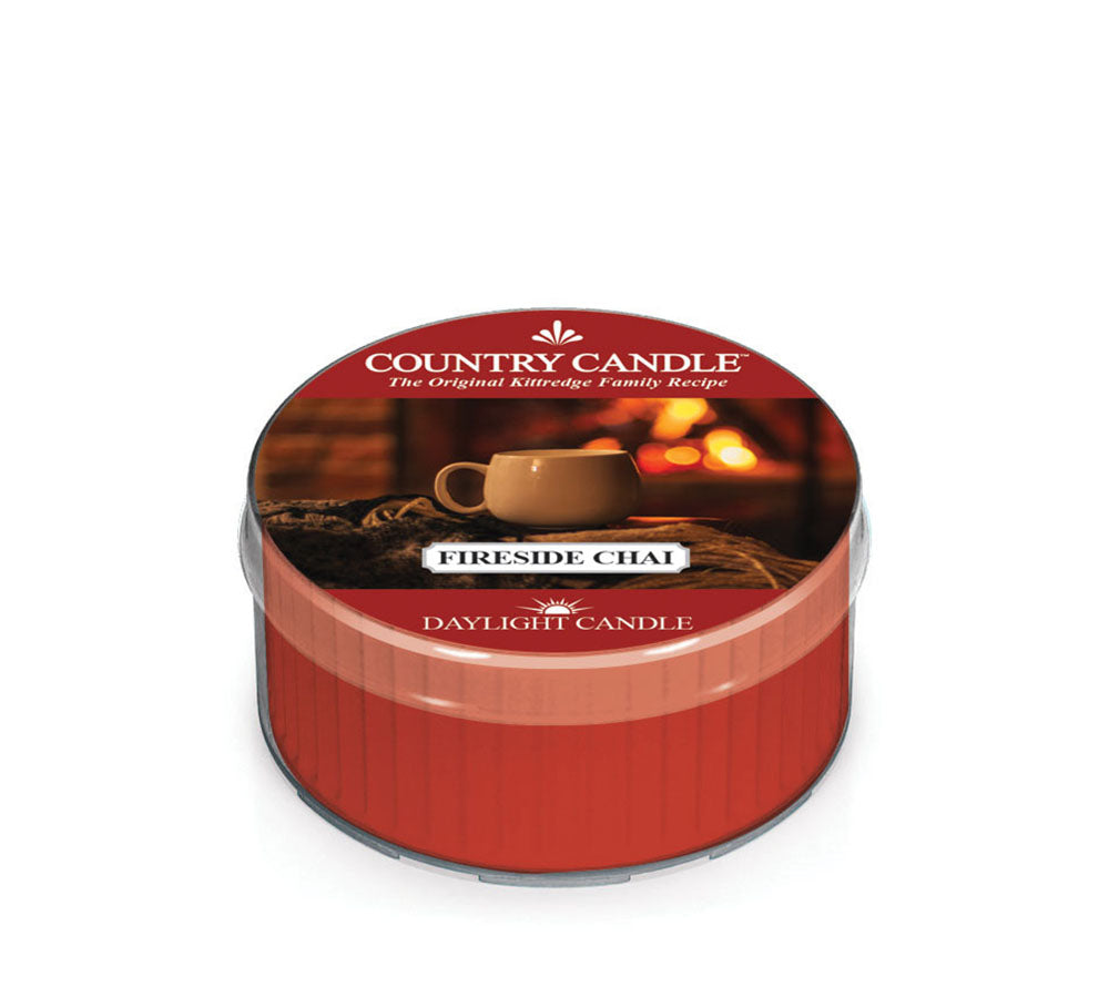 Fireside Chai von Country Candle | Behagliche Atmosphäre eines Abends am Kamin | warme Gewürze, Holzrauch | Ideal für festliche Momente