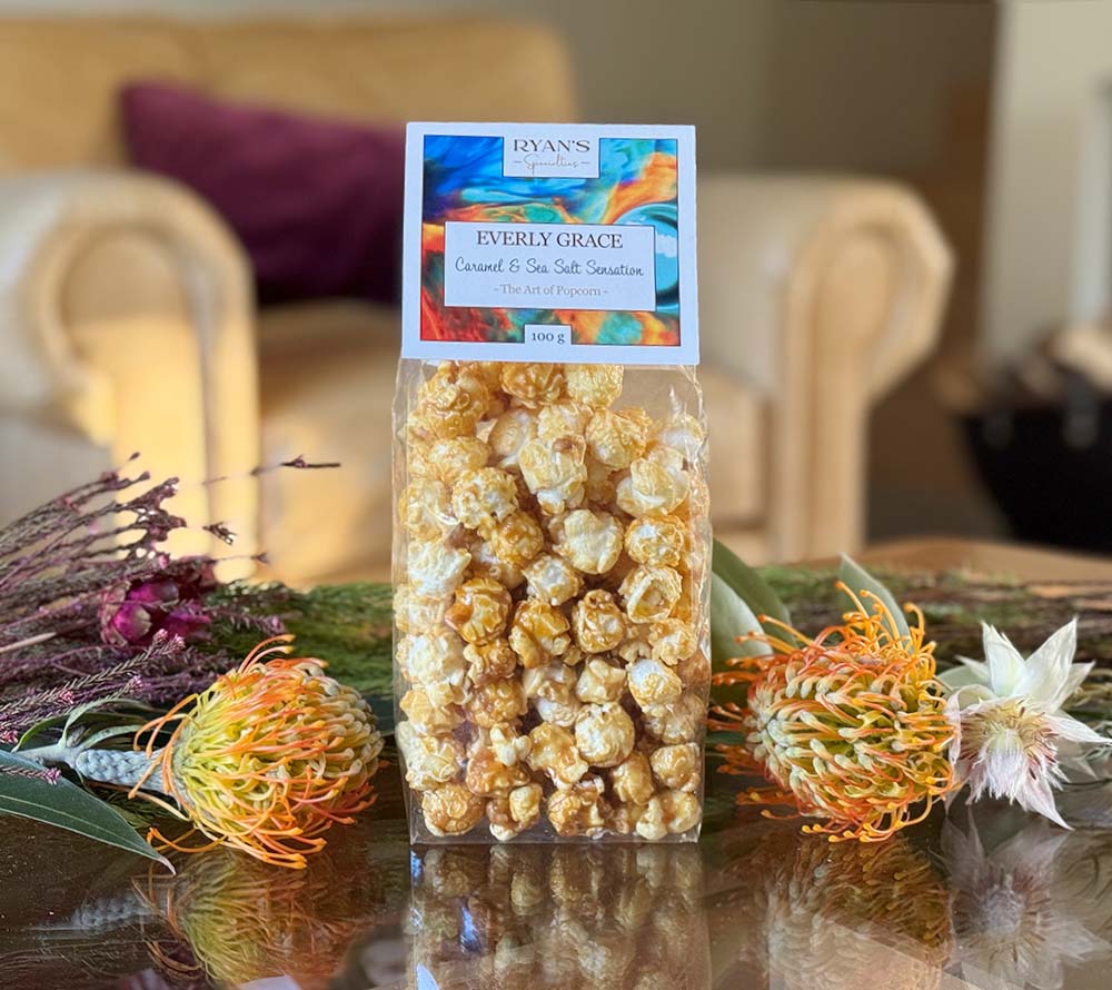 Everly Grace Popcorn Caramel & Sea Salt Sensation Bag 100 g von Ryan's Specialties kaufen | Süß, knusprig, karamell | Perfekt für Filmabende
