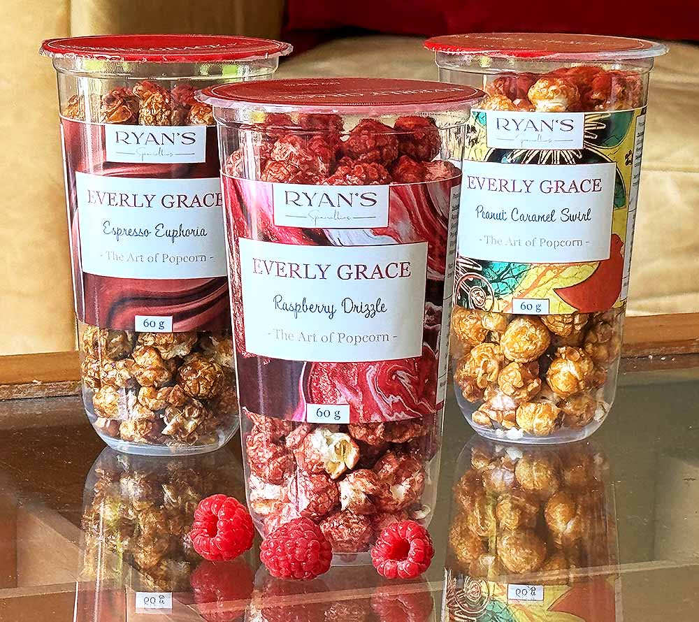 Popcorn Raspberry Drizzle von Everly Grace kaufen | fruchtig-krosses Popcorn im praktischen Becher | Ideal für Veranstaltungen | EU-weiter Versand