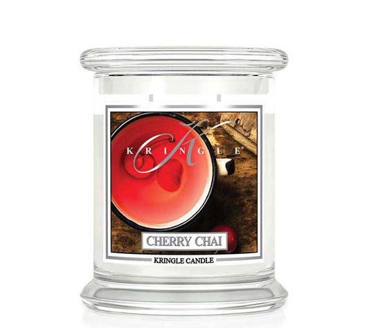 Kringle Jar Medium Cherry Chai von Kringle Candle kaufen | Duft: Saftige Kirschen, Chai-Gewürze, süß | Brenndauer: 75 Stunden
