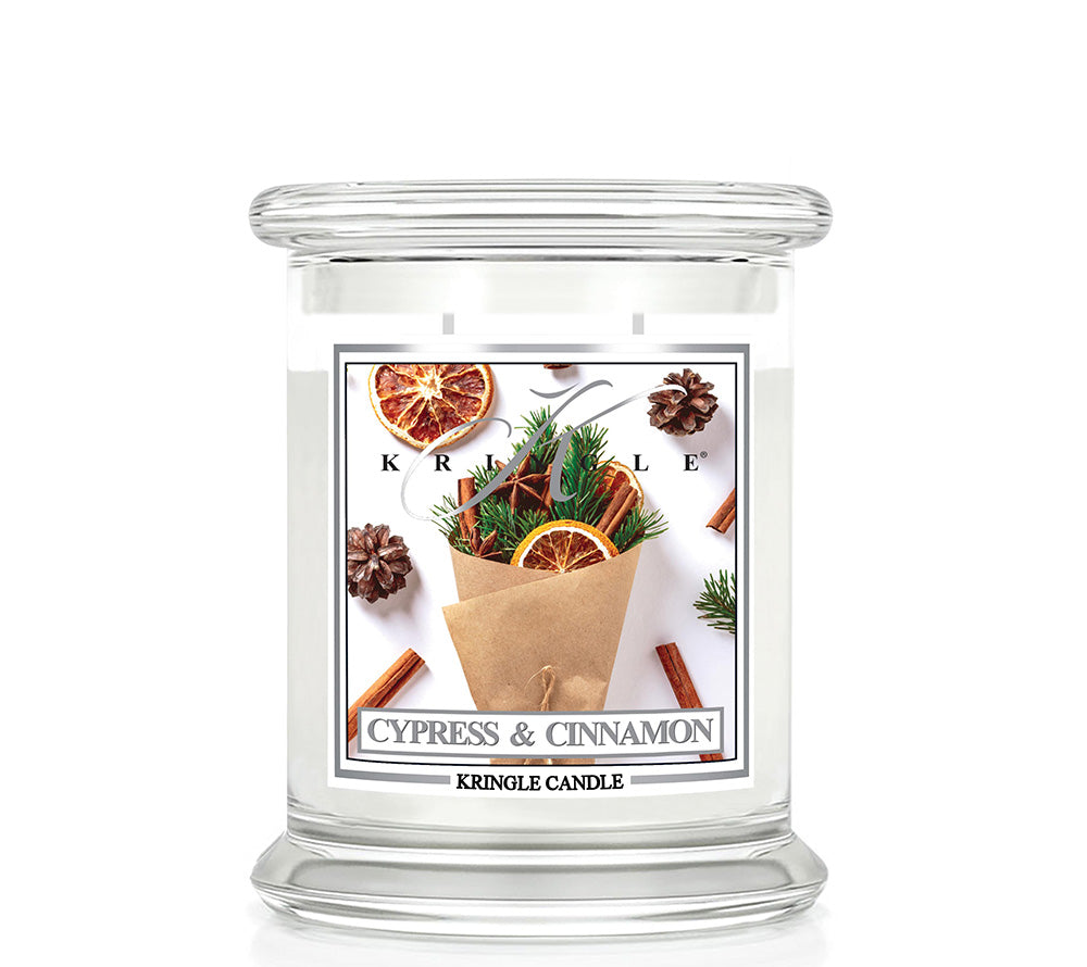 Cypress & Cinnamon von Kringle Candle kaufen | Frische von Zypresse und Orange | harmonische Tiefe durch Zimt | beruhigende Akzente